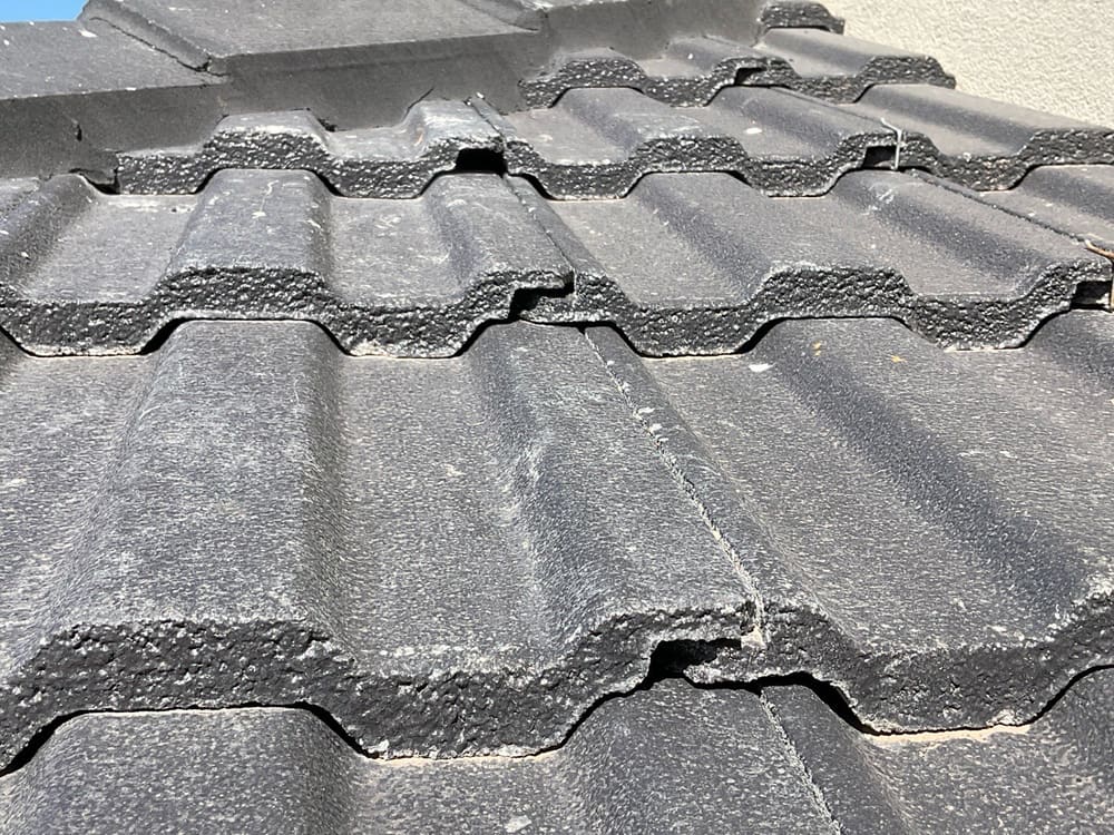 Broken tile underlap, recorded during a lock-up inspection in Manor Lakes